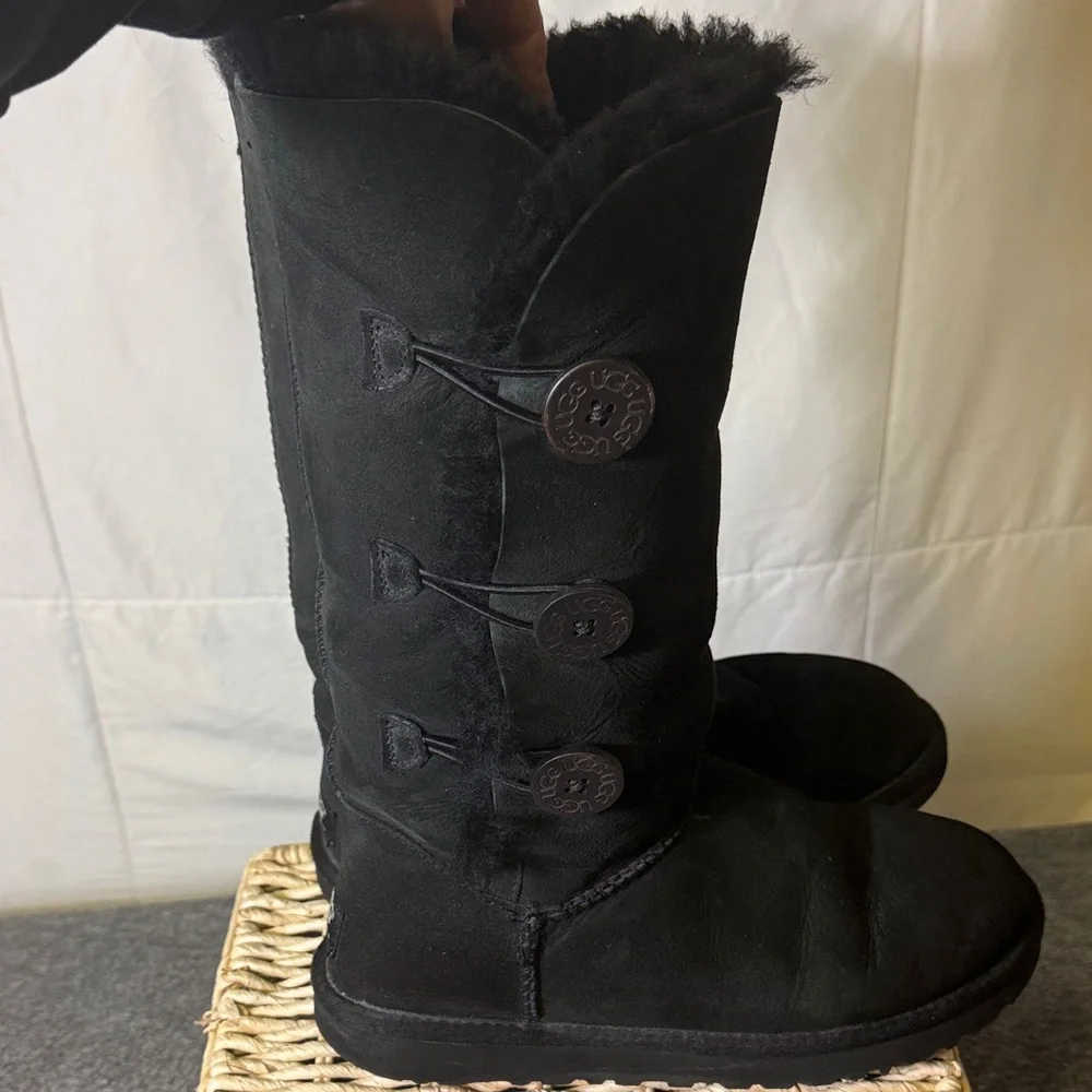 UGG Black‎ Tall Button Shearling Lined Boots Womens Size 8